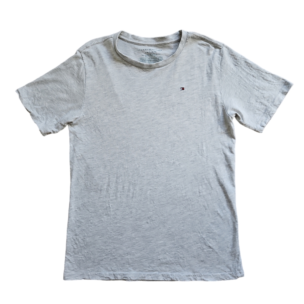 3/$30 Tommy Hilfiger • T-shirt